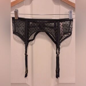 Victoria’s Secret SZ XS/ Small Black Sheer Polka Dot Garter Belt excellent